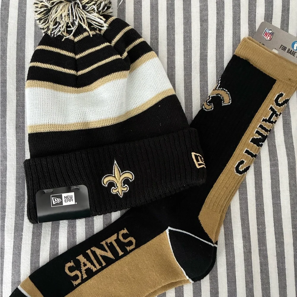 NFL Saints Black and Gold Beanie with Socks - Picture 1 of 3